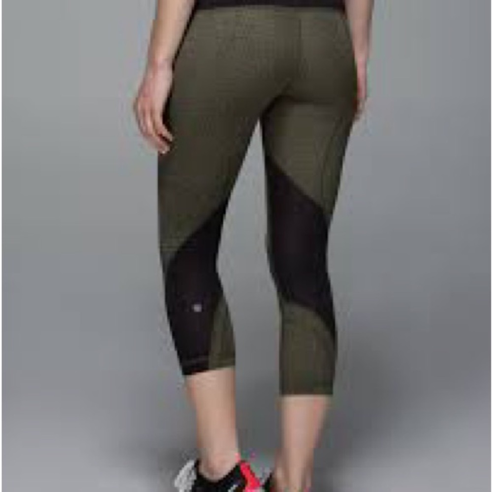 Lululemon Athletica Green and Black Leggings with Diagonal Design